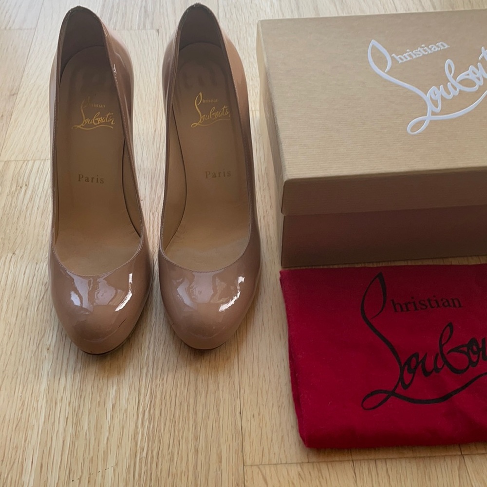 Christian Louboutin round toe nude patent leather pumps Sz 37.5